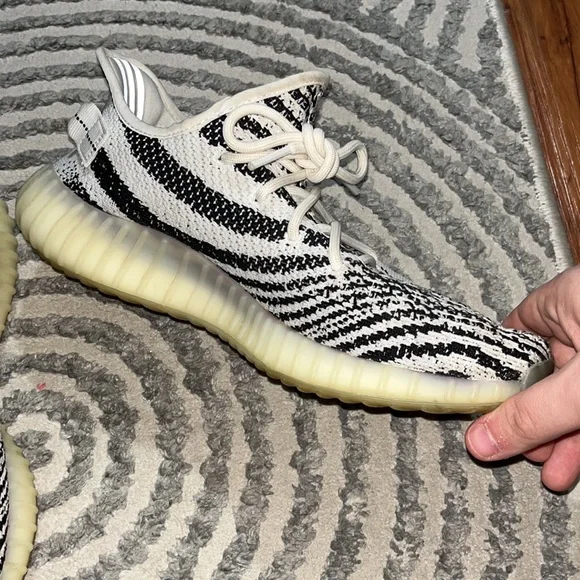 YEEZY 350 ZEBRA - Picture 6 of 9